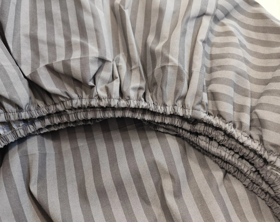 Простынь на резинке 180х200