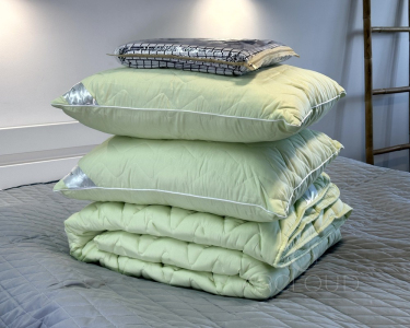 Ковдра зимова AR CLOUD Bamboo 170х205 у сумці + 2 подушки AR CLOUD Bamboo з кантом 50х70 у сумці + постільна білизна LARA бязь двоспальна модель на вибір