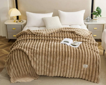 Плед-покрывало Koloco Королевский шарпей полоска 6 см 150х200 карамель полуторный