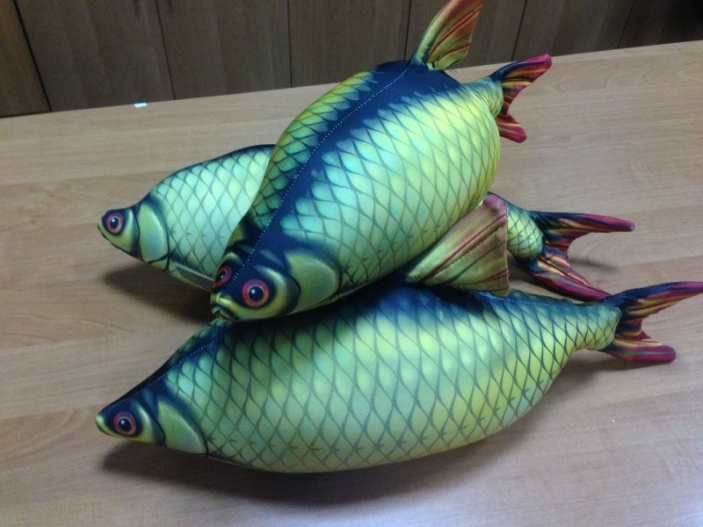 декоративная подушка рыба